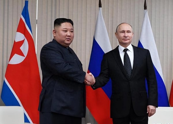 牛点策略 朝鲜5000吨驱逐舰侧翻，英抓拍卫星图，金正恩现场震怒：不可接受